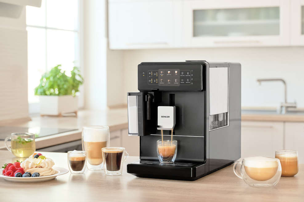 Automatický kávovar SENCOR SES 9300BK v elegantnom dizajne
